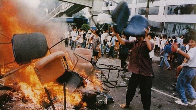 15 Mei 1998: Hari-Hari Terbakar Menuju Runtuhnya Orde