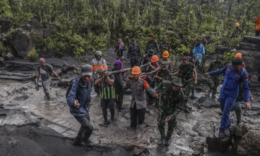 Gunung Dukono: Alasan Pendaki Masih Nekat Jalur Ilegal